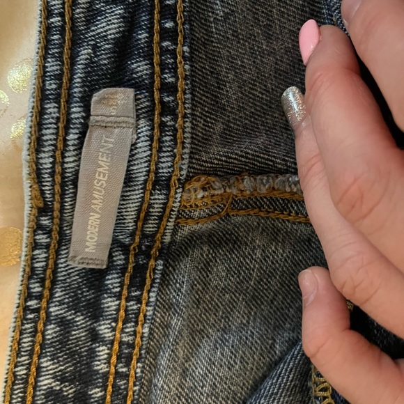 Modern Amusement Bow shorts - Picture 3 of 4